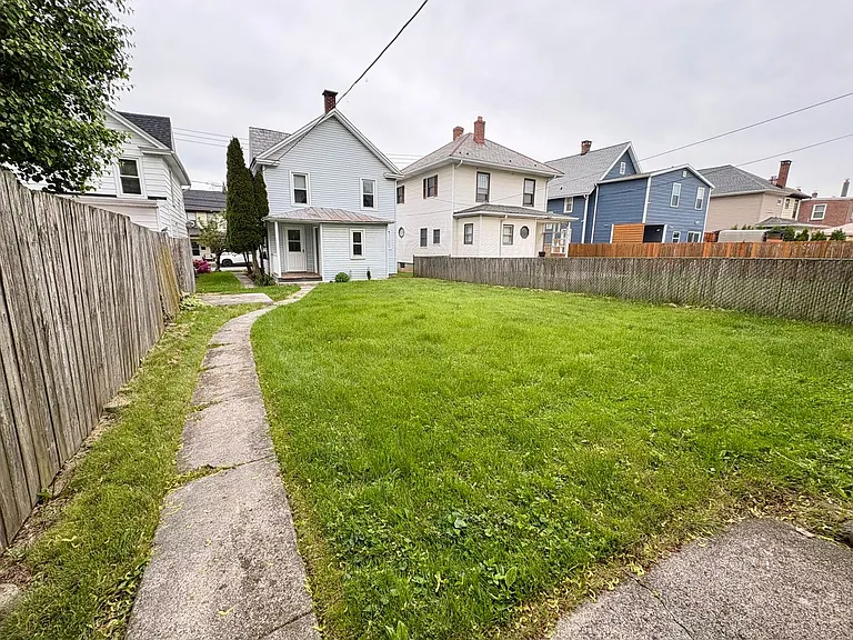 348 E Derry Rd — Photo 30