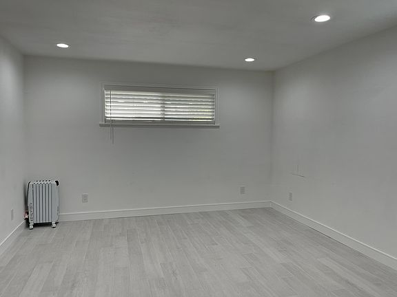 2nd image of 1915 W 182nd St Unit B