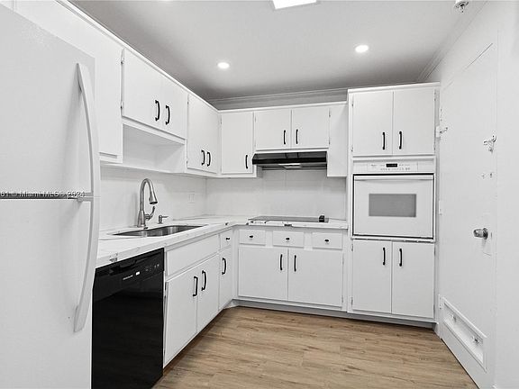 2nd image of 400 Kings Point Dr APT 1124