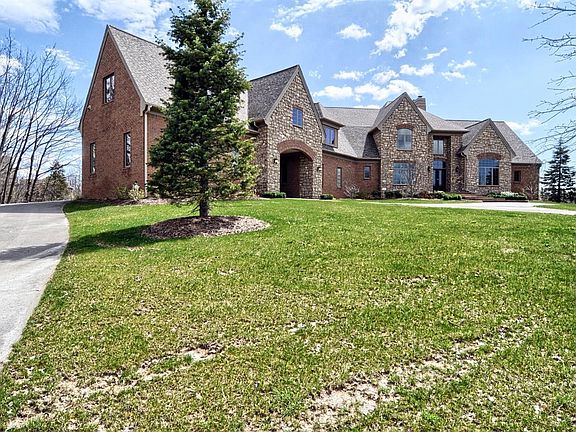 2nd image of 8211 Pine Hollow Trl
