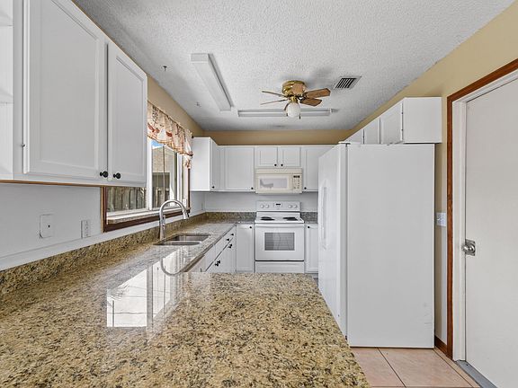 5th image of 2808 SE Buccaneer Cir
