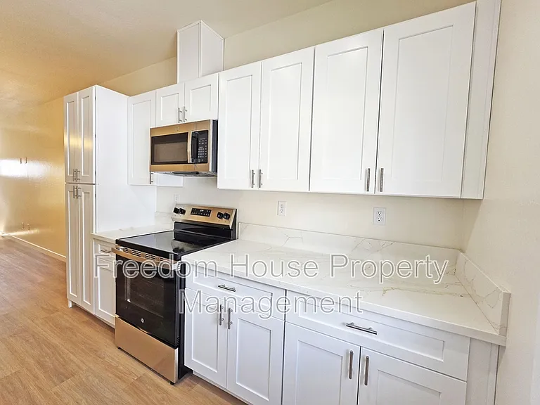 1701 Sycamore Ave #A — Photo 12