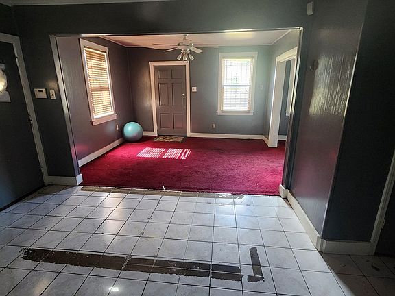 3rd image of 914 Crockett St