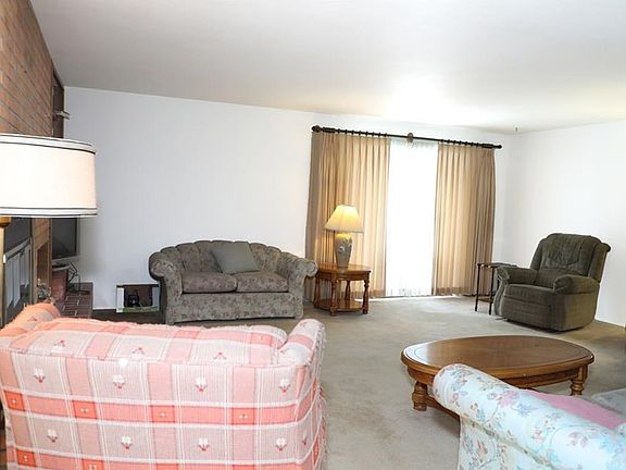5th image of 2106 Patricia Ln