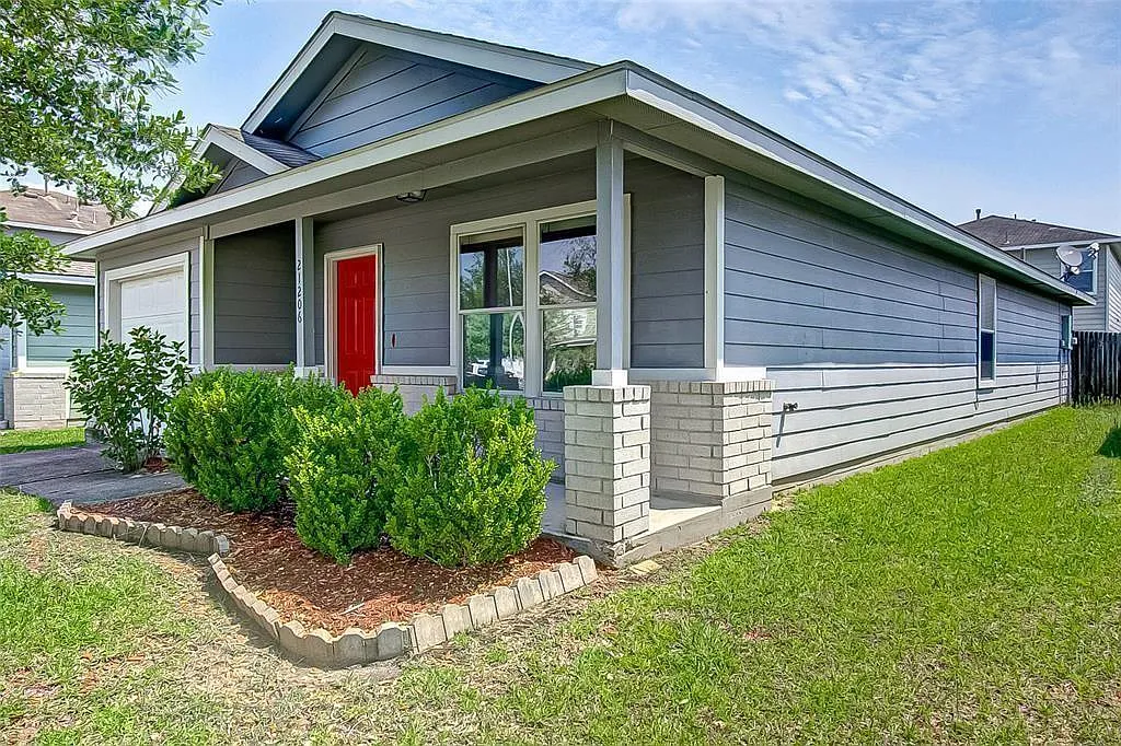3 bed, 2.0 bath, 1488 sqft, $1,595 — Photo 1