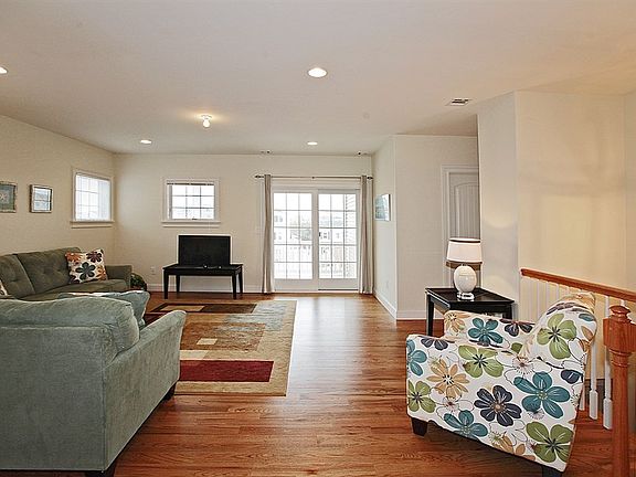 3rd image of 217 Taylor Ave