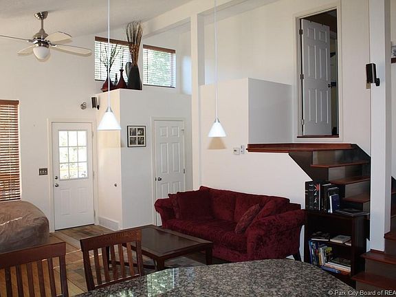 2nd image of 559 S Aspen Dr