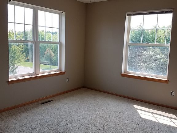 2nd Upper BR with Walk-in Closet