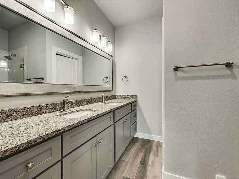 5827 Rivendell Dr — Photo 15