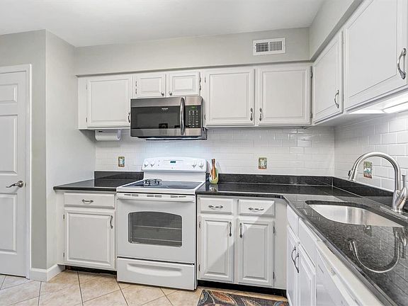 5th image of 1923 Marine Terrace Dr APT B