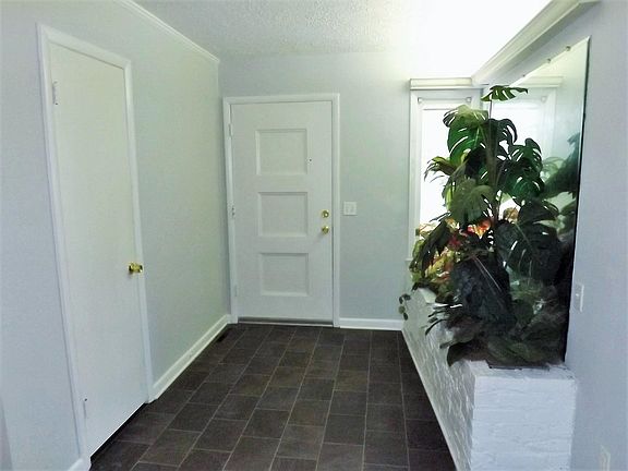 4th image of 332 Stillwood Dr