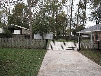 4th image of 40433 Sycamore Ave