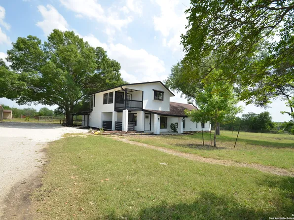 3160 Weil, Marion, TX 78124
