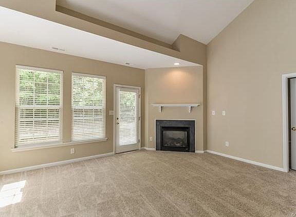 3rd image of 4527 Beacon Hill Dr #4527