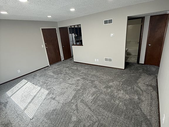 3rd image of 46 Bradford St