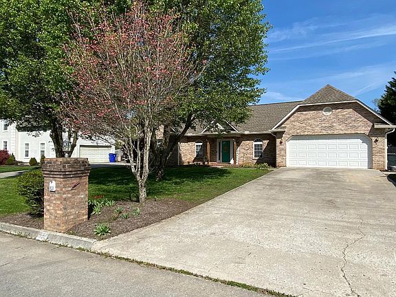 2nd image of 831 Paxton Dr
