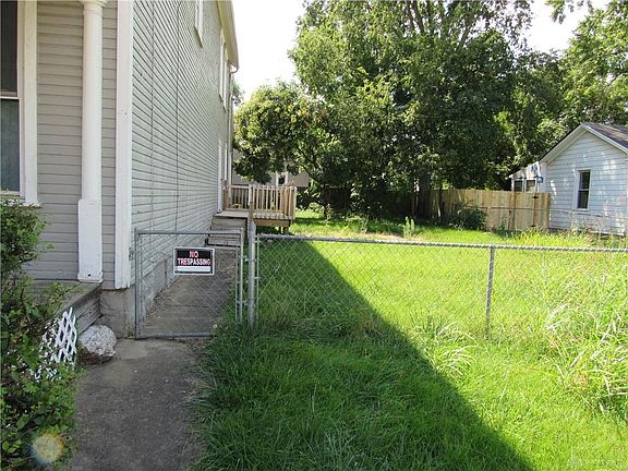 4th image of 2260 E 5th St