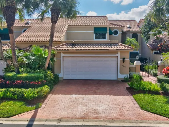 22571 Caravelle Cir, Boca Raton, FL 33433