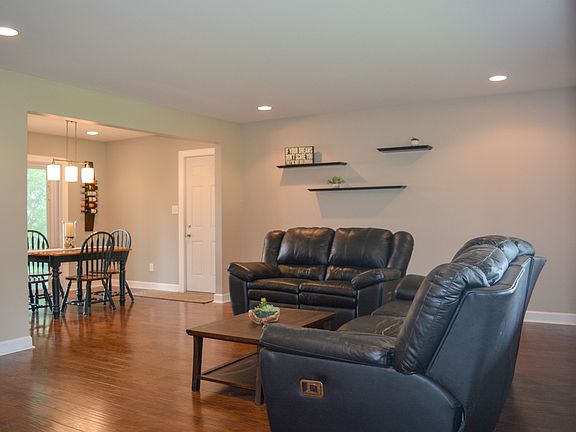 3rd image of 686 Charlotte Ct