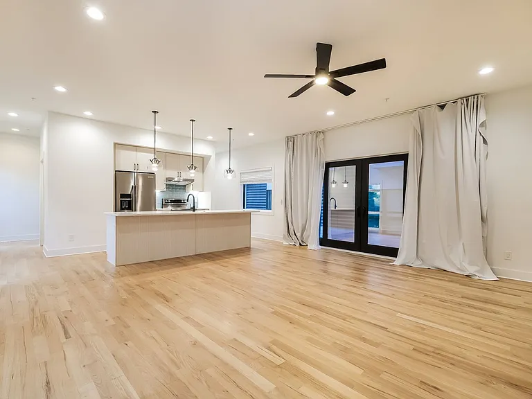 367 Parkway Dr NE #8 — Photo 8