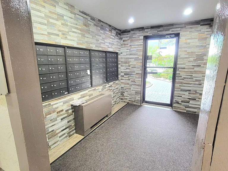 2 Elmwood Park Dr #322 — Photo 3