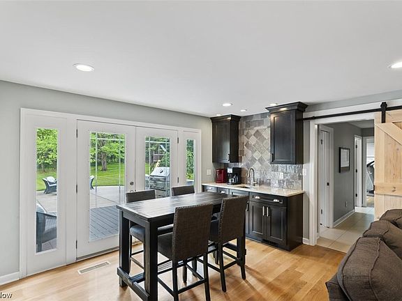3rd image of 4095 Sugarbush Dr