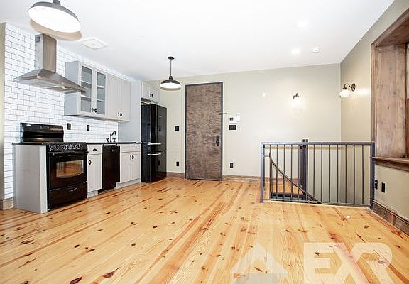 4th image of 43 Newell St #E1