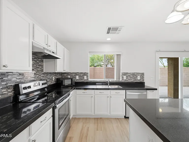 21862 N 40th Pl — Photo 8