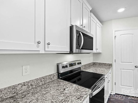 4th image of 555 Lamorak Pl