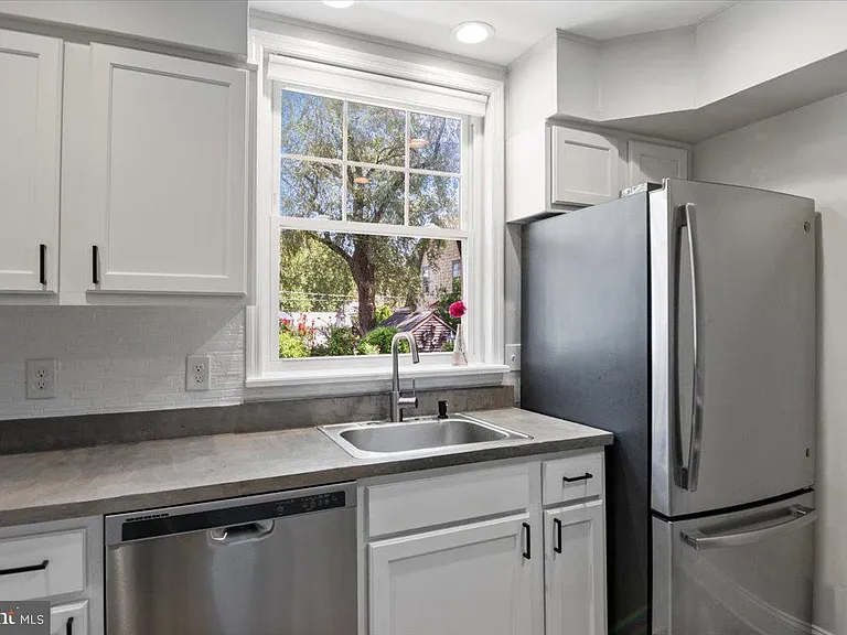 158 Lafayette Rd — Photo 16