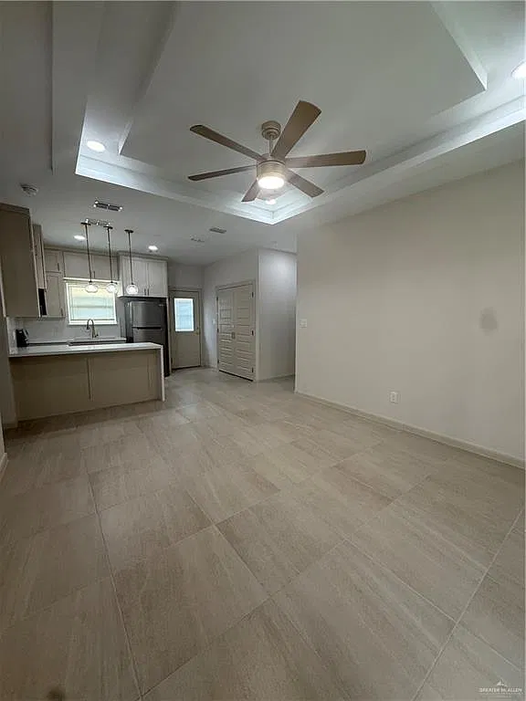 1214 Rosewood Ln — Photo 2