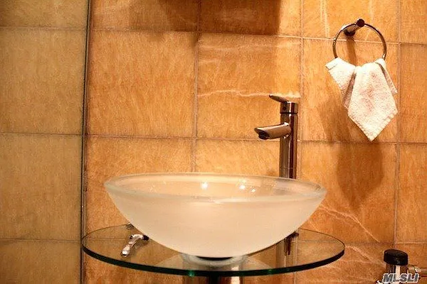 Sold by Anne Donohue Real Estate Inc | media 22