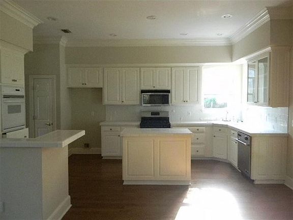 5th image of 9131 Shoal Creek Dr