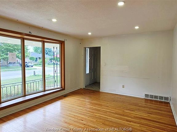 4th image of 2650 Rivard Ave