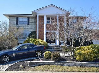 2 Skylark Rd, Massapequa Park, NY