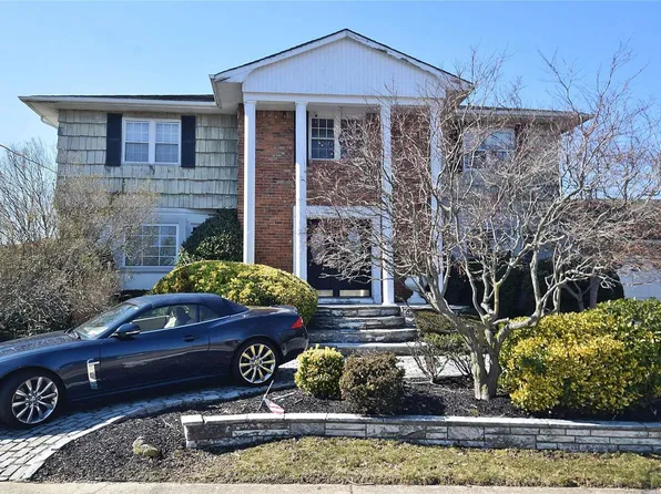 2 Skylark, Massapequa Park, NY 11762