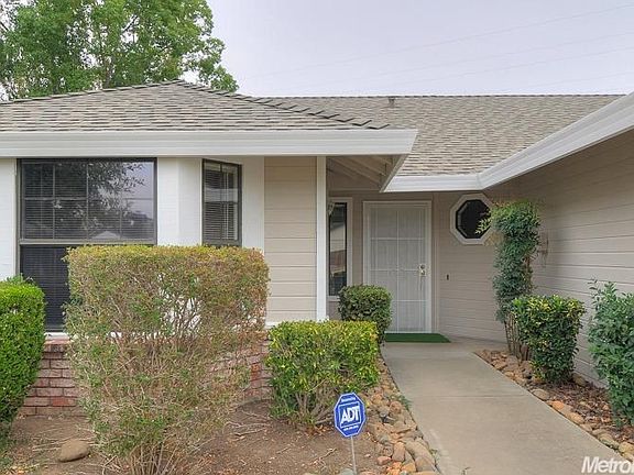 2nd image of 9005 Weeping Fig Way