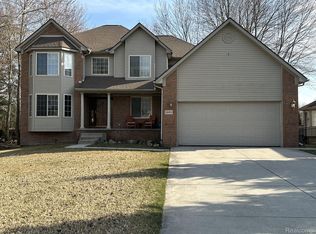3903 Stoney Ridge Dr, Fort Gratiot, MI 48059