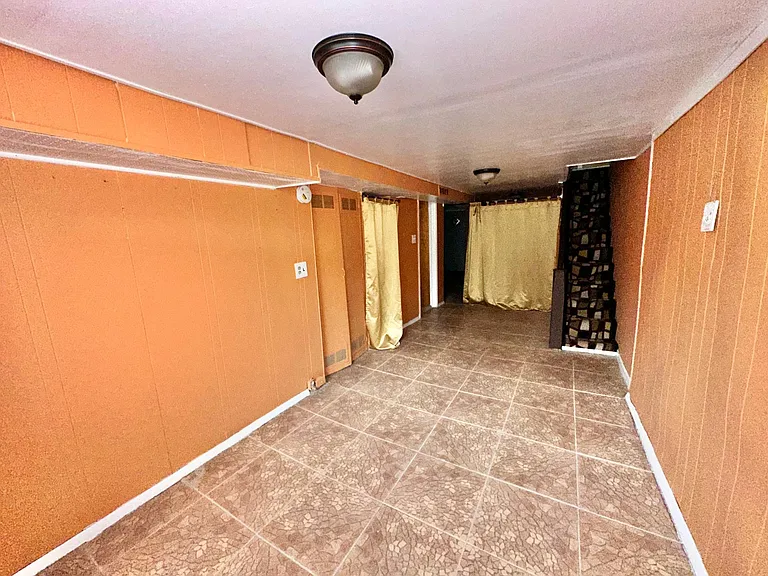 5427 Akron St — Photo 22