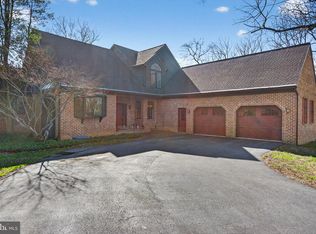 210 Kelly Ln, York, PA 17406