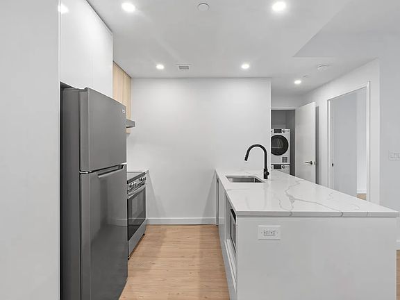 5th image of 827 Sterling Pl #3F