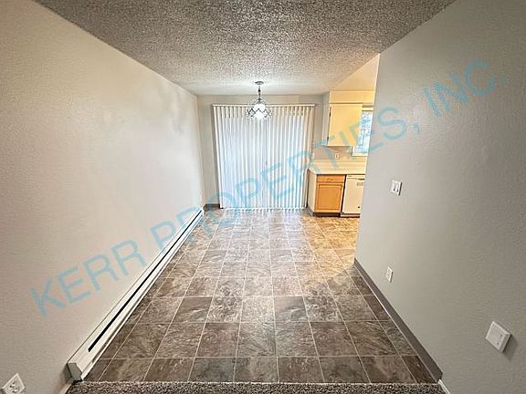 5th image of 205 SE Sweetbriar Ln