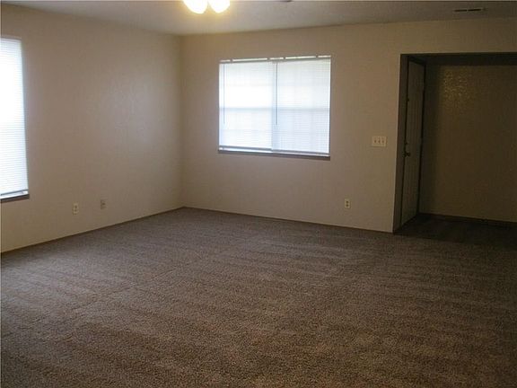 3rd image of 819 E Rachel Ln