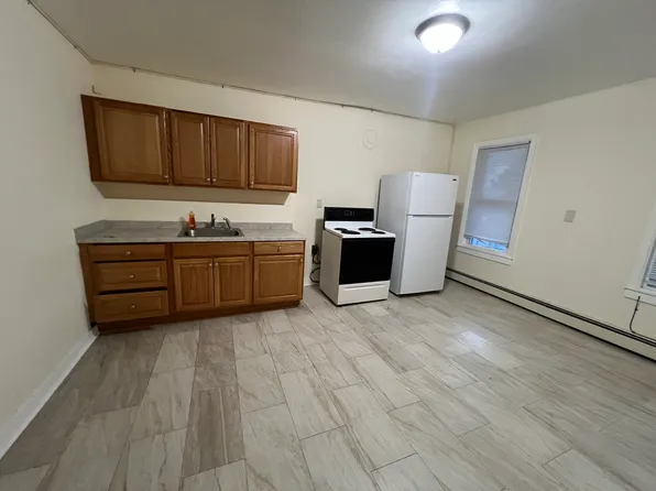 1080 Ogden Street Ext APT 3, Bridgeport, CT 06610