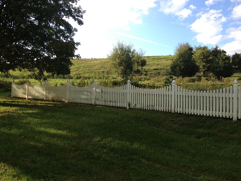 2nd image of 832 French Mill Rd