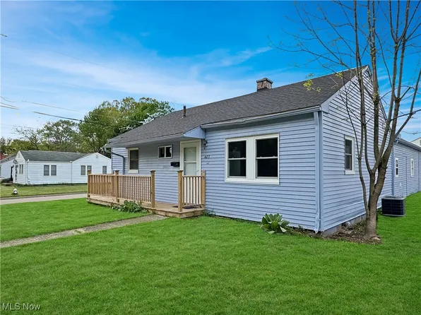 403 10th St NE, North Canton, OH 44720