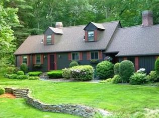 7 Fox Hill Dr, Wilbraham, MA 01095