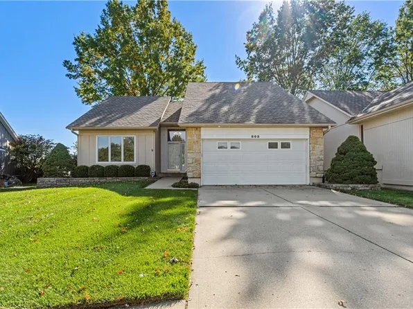 805 NE Burning Tree St, Lees Summit, MO 64064