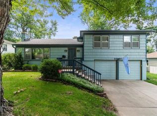 5809 W 100th St, Overland Park, KS 66207