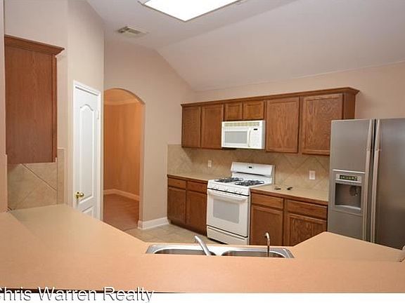 3rd image of 2012 Clegg Dr